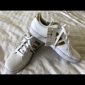 BNWT Adidas Baseline Sneakers